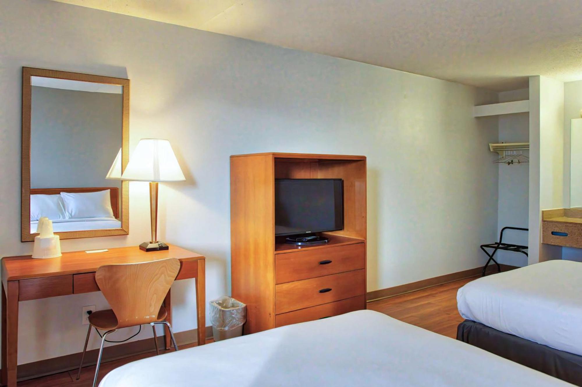 Hotel 6-buffalo, Ny - Airport - 2*