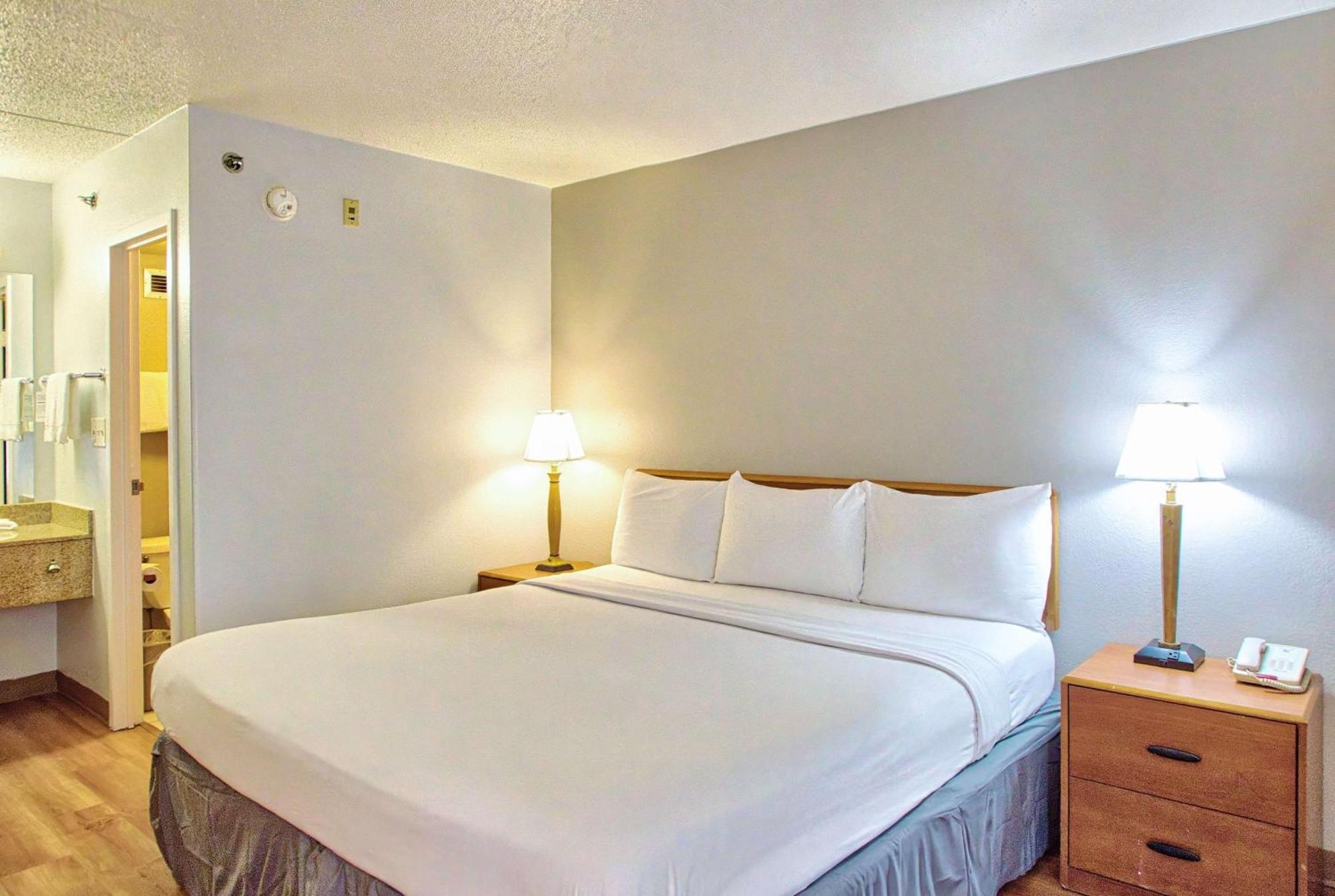 Hotel 6-buffalo, Ny - Airport - 2*