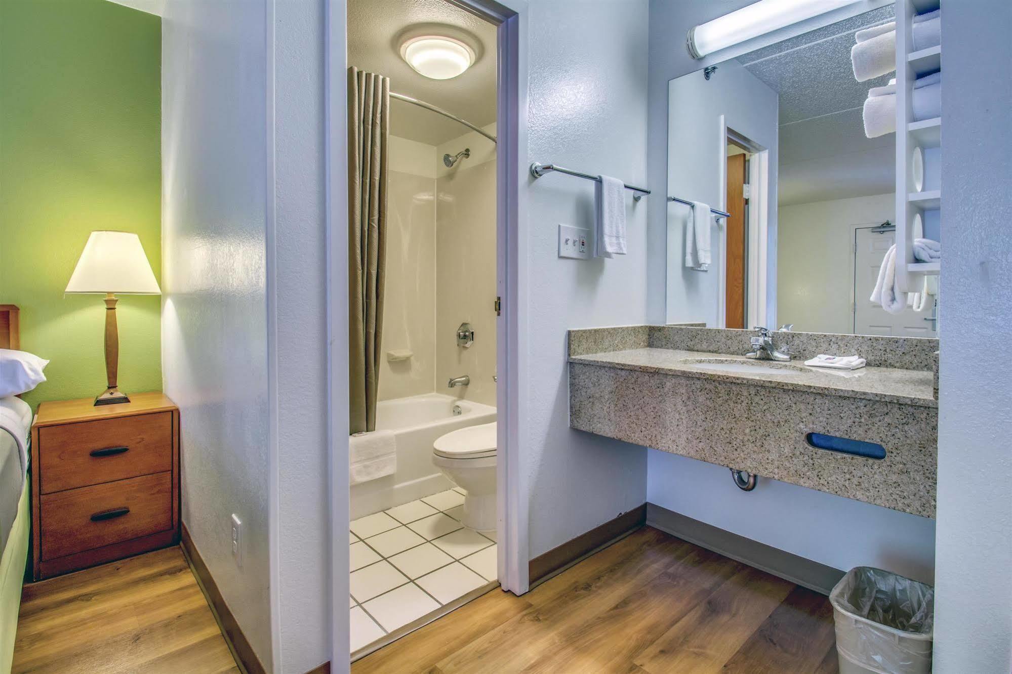 Hotel 6-buffalo, Ny - Airport -