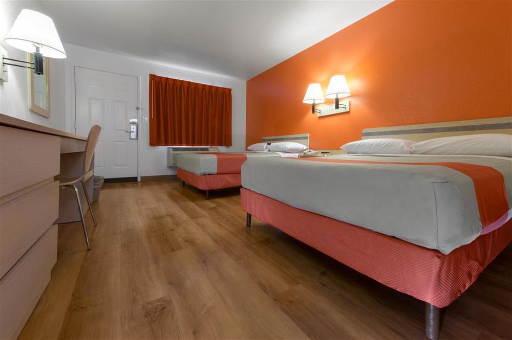 Hotel 6-buffalo, Ny - Airport - Williamsville