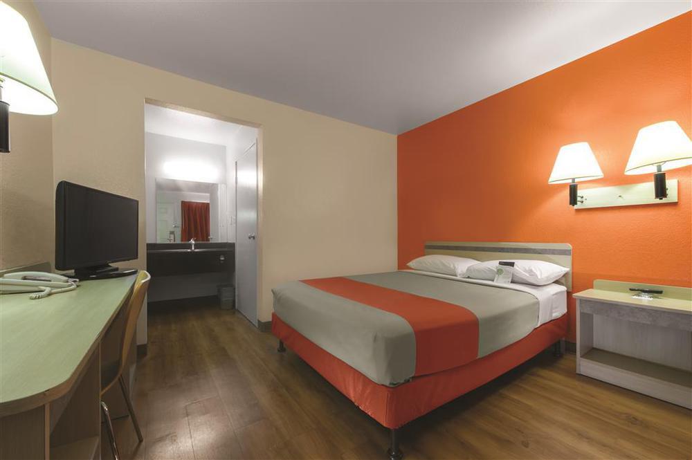 Hotel 6-buffalo, Ny - Airport -