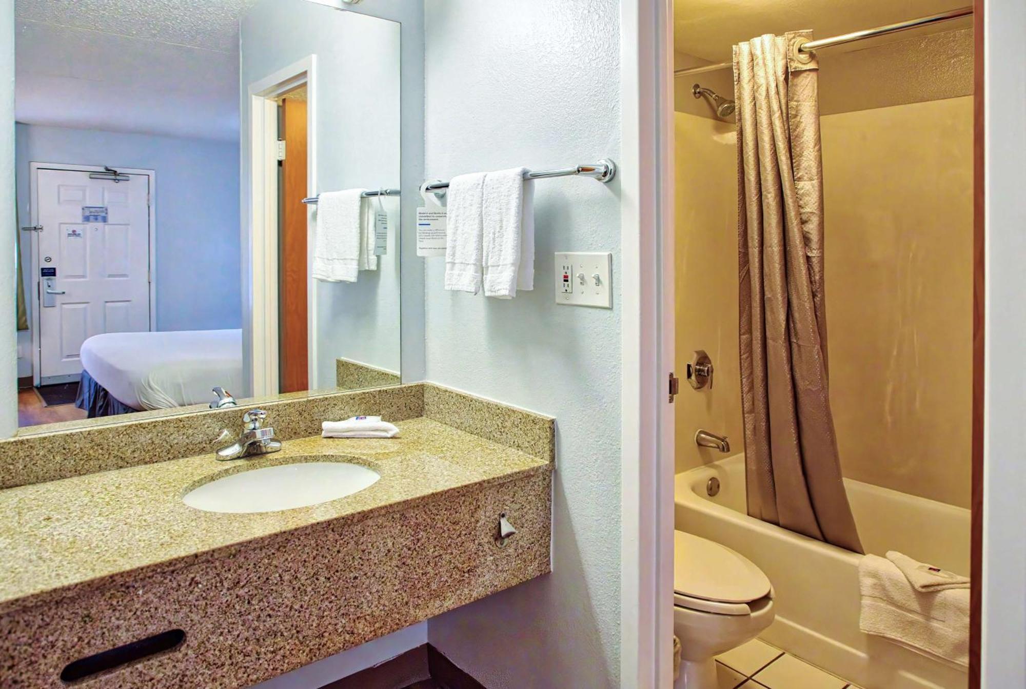 Hotel 6-buffalo, Ny - Airport -